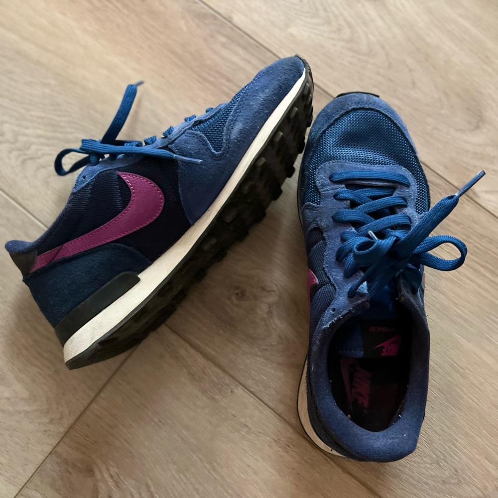 Nike internationalist sneaker